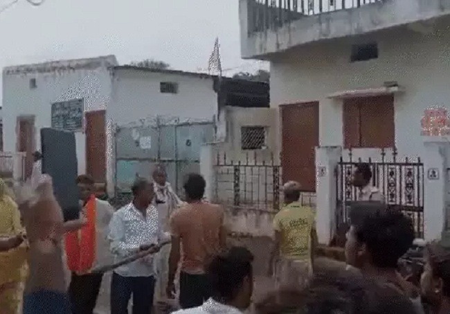 khandwa, Sticks and swords , two communities