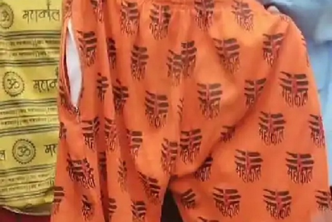 ujjain,Devotees wearing shorts,Mahakaleshwar temple