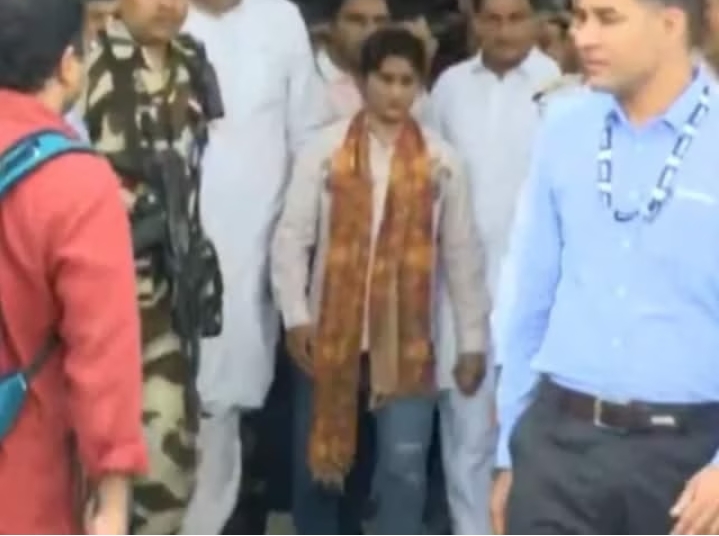 new delhi, Vinesh Phogat, returns to India