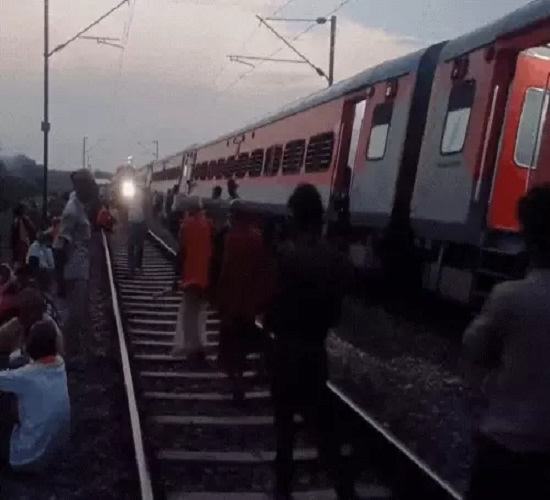 kanpur, Sabarmati Express, coaches derail  