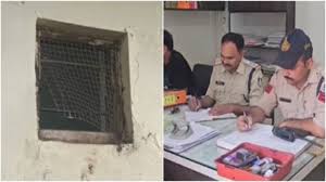 khandwa, Five miscreants escaped , police station