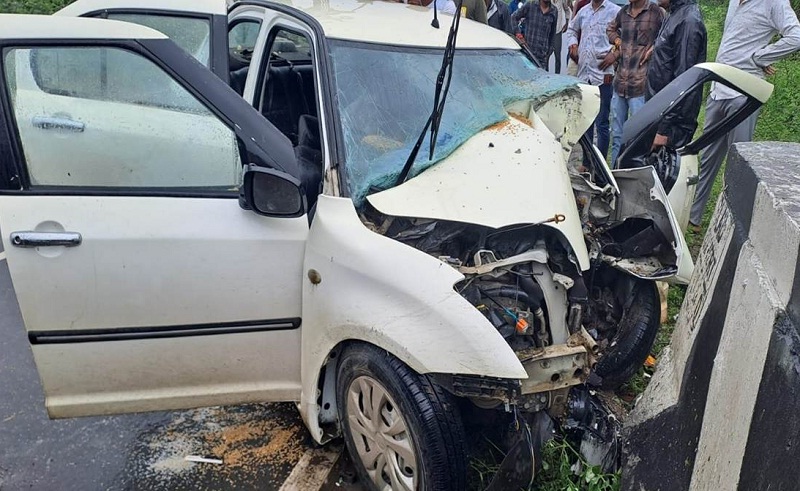 dewas, Uncontrolled car , two people died