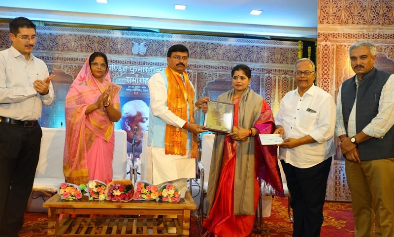 dewas, Famous singer Sudha , Kumar Gandharva Award