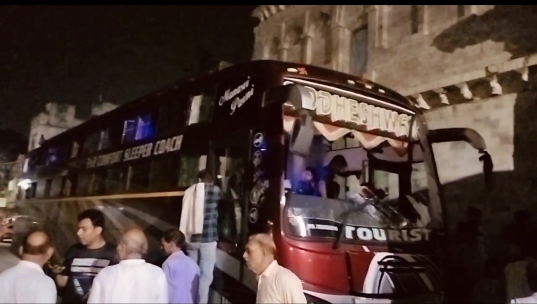 jabalpur, Stones pelted , bus carrying children