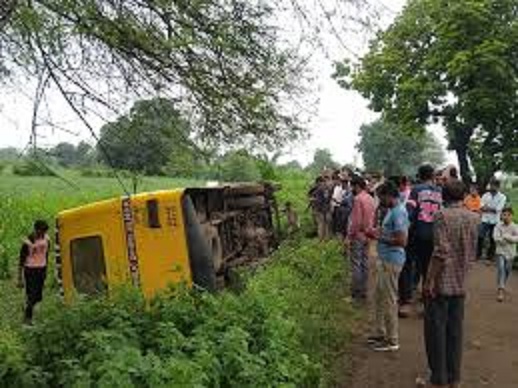 ratlam,  e bus carrying ,schoolgirls overturned