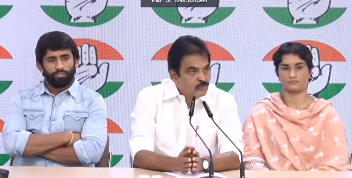 new delhi, Wrestler Vinesh Phagat , join Congress