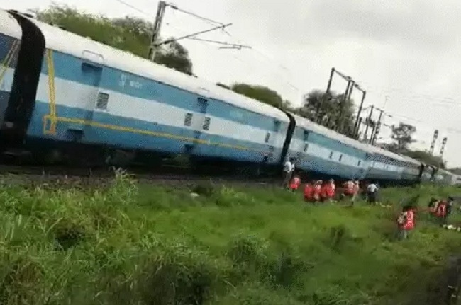 bhopal, parcel train ,derail  