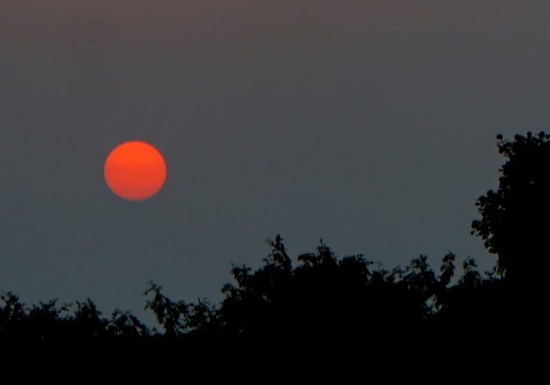 bhopal, sun rises,equator in the west