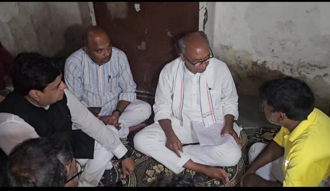 bhopal, Political color started ,Maxi incident