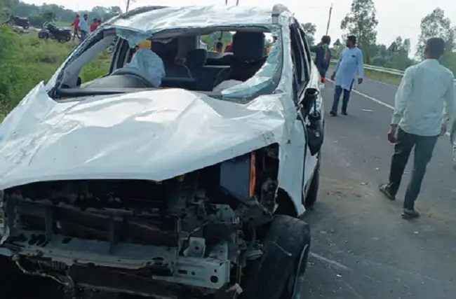 sagar, Car hits bike, three people die