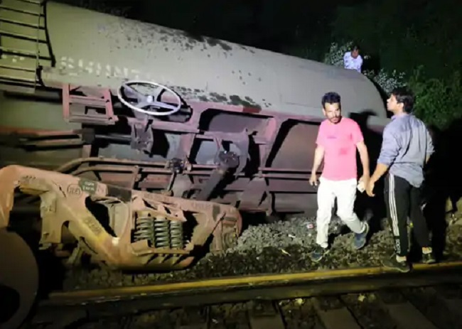 ratlam, Two tankers , goods train  