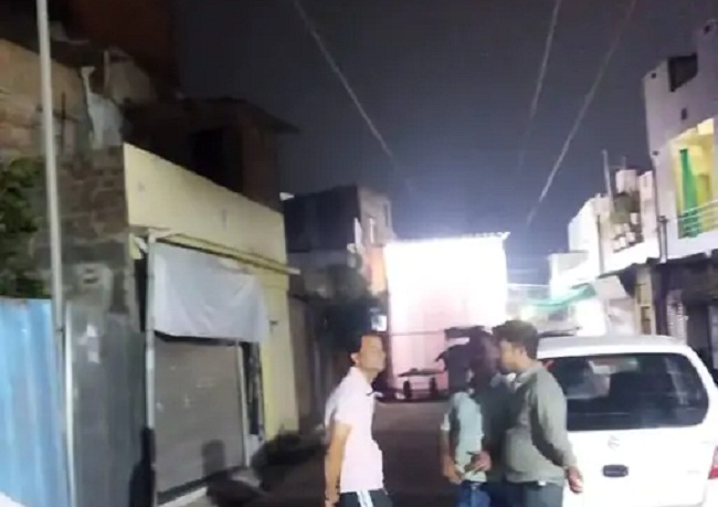 bhopal, Four youth , high tension line