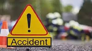 indore, Car hits bike rider, vegetable vendor  