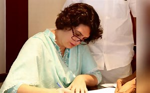 new delhi,Priyanka Gandhi ,filed nomination  