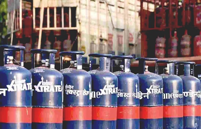 new delhi, Commercial gas cylinder  , new rates implemented