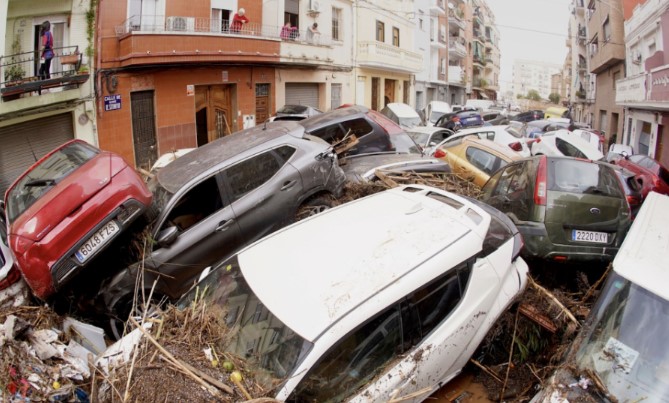 new delhi,   150 people lost ,devastating floods