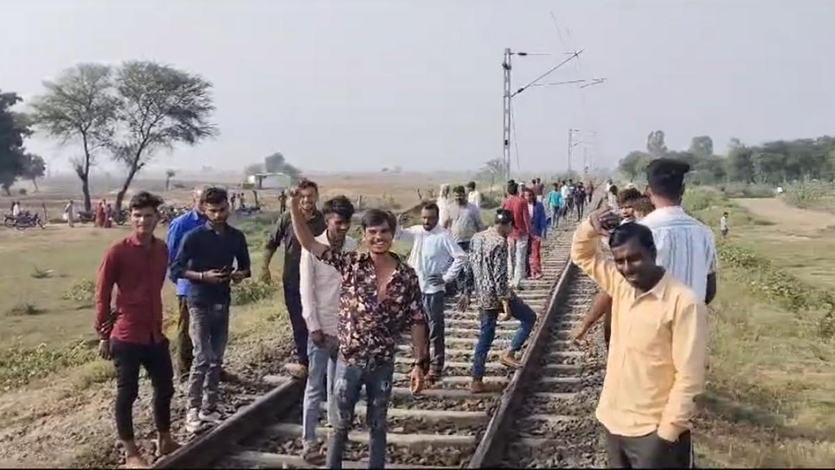 guna,   waterlogging, stopped the train