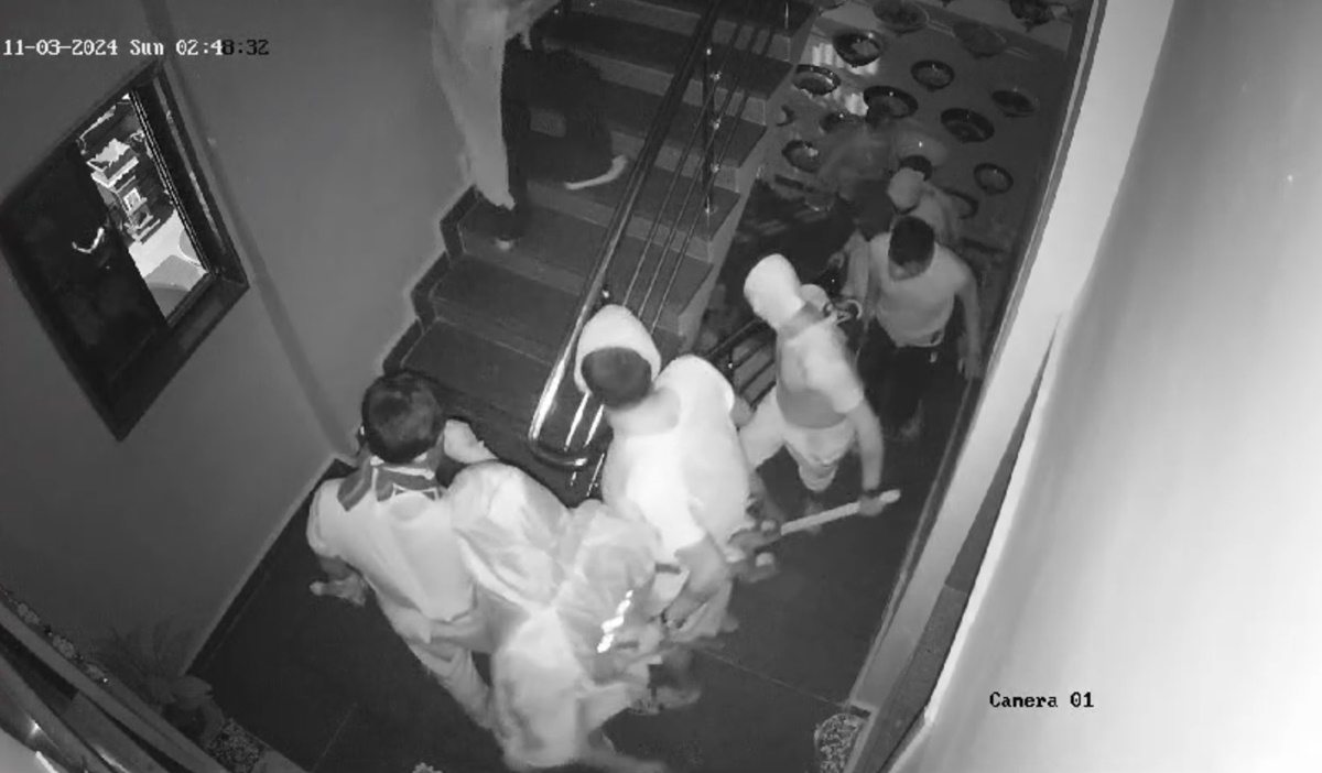 burhanpur,10 masked miscreants,cement businessman