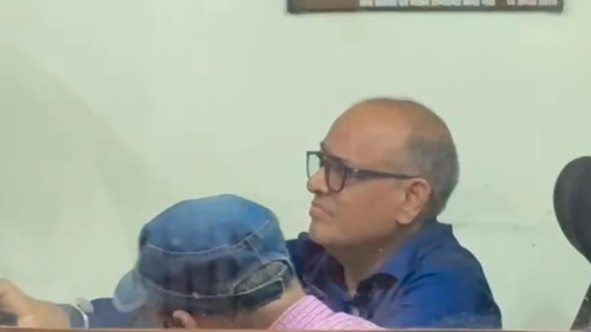 sehore,Municipal engineer ,arrested red handed  