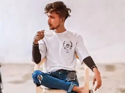 bhopal, Youth commits suicide, train