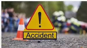 harda, Magic vehicle overturns , woman dies