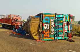 shivpuri, Driver-helper died , horrific collision 