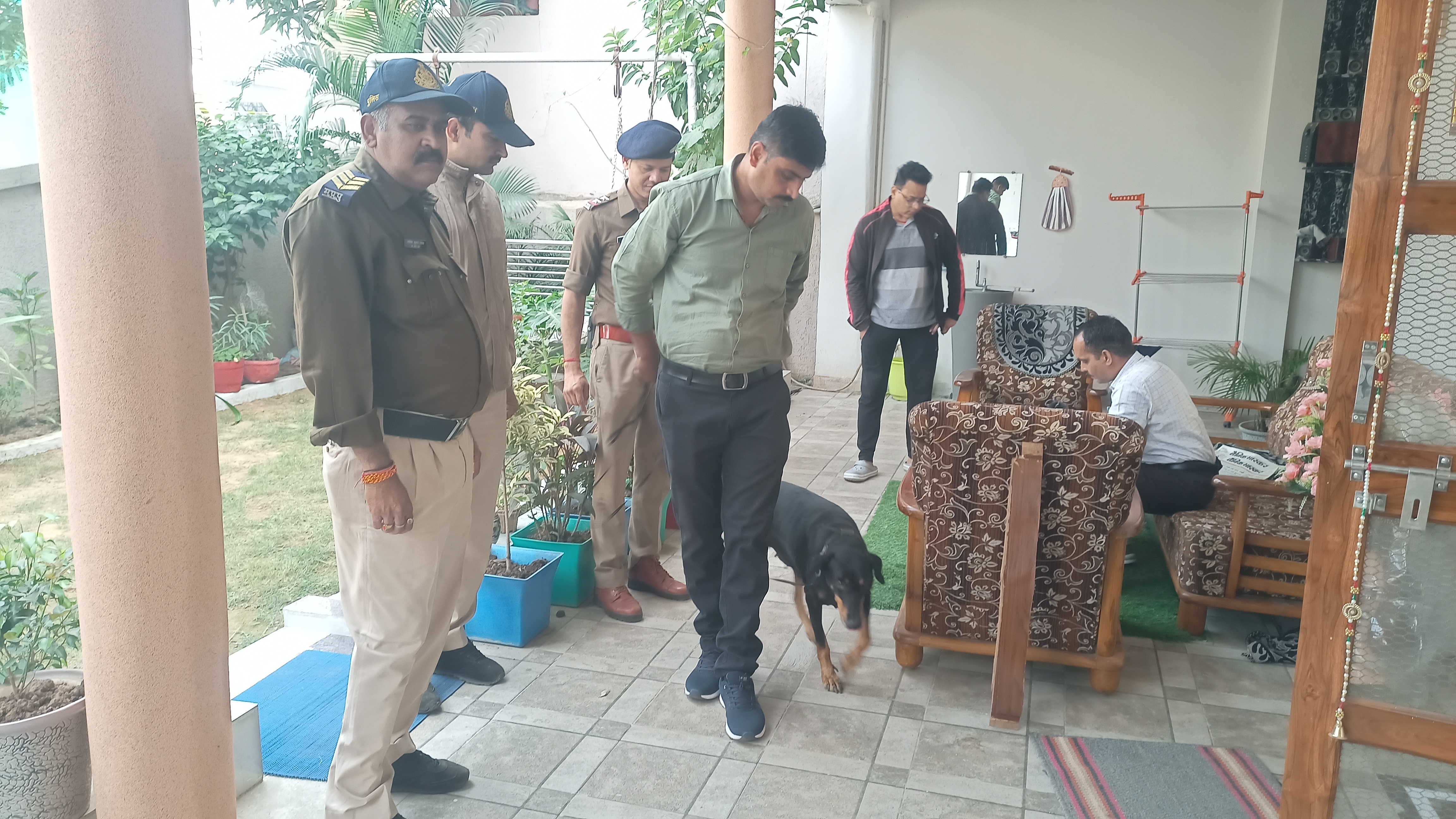 jabalpur, Thieves attacked , Assistant Commandant