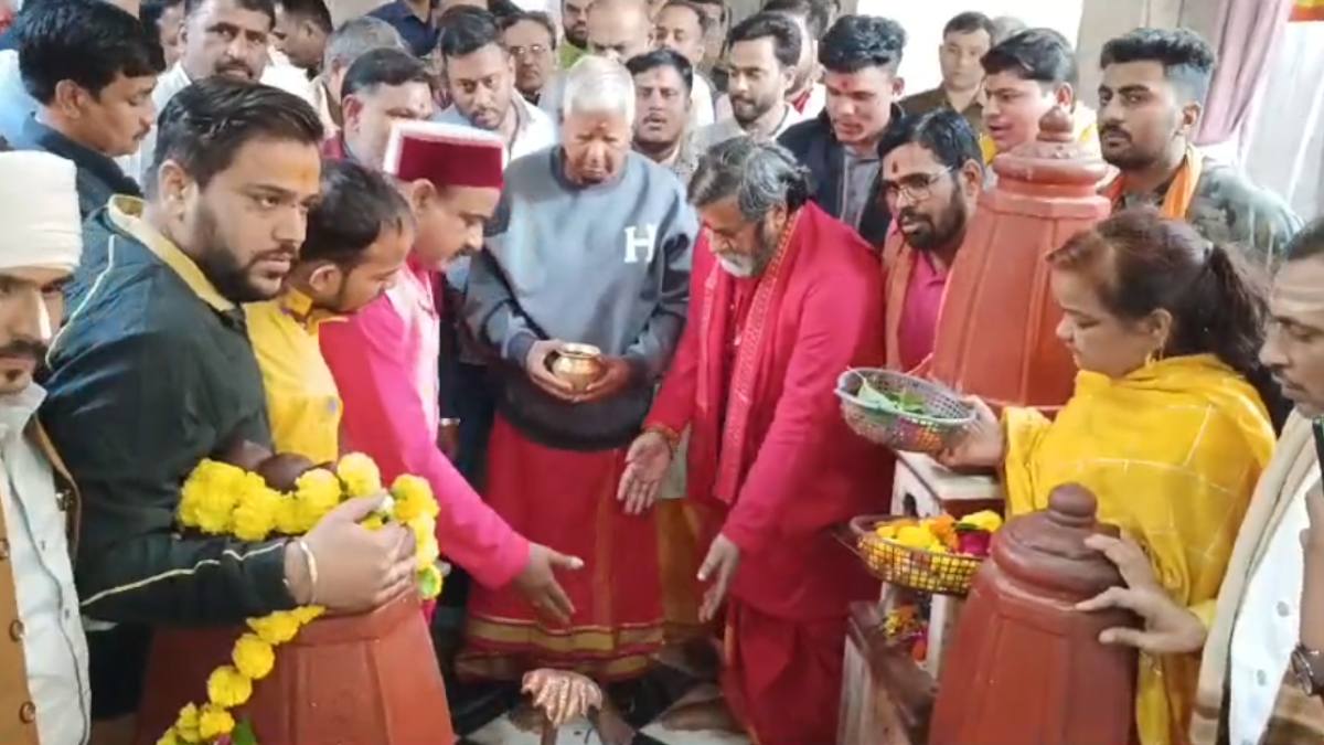 datia,   Lalu Yadav,   Pitambara Peeth  