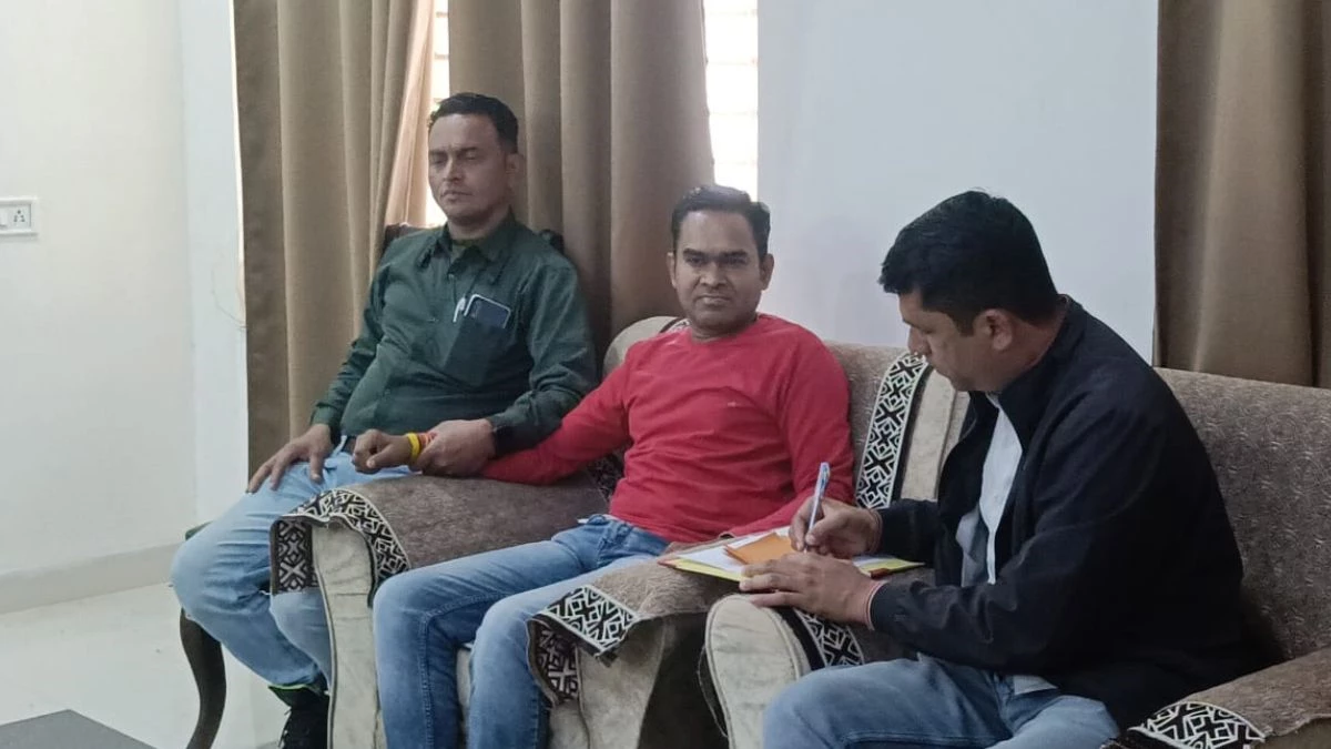 burhanpur,Lokayukta caught Tehsildar, reader red handed  