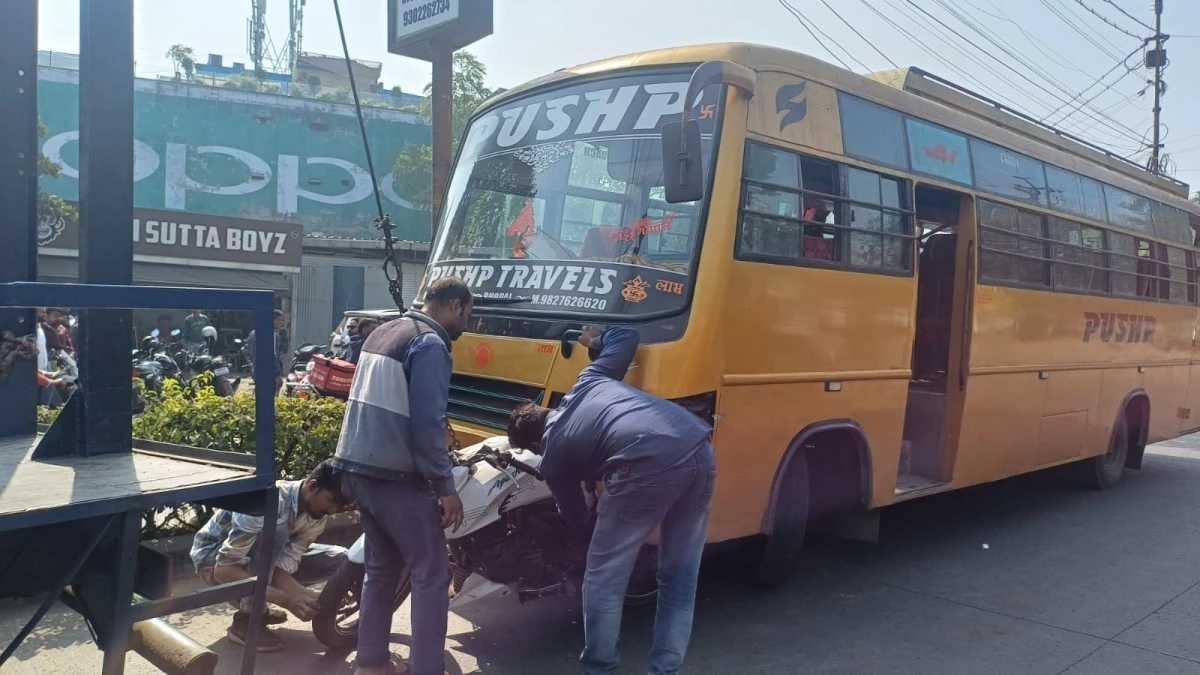 bhopal, High speed bus, hit the bike 