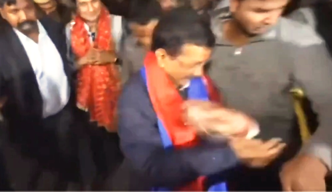 new delhi, Liquid thrown ,Arvind Kejriwal