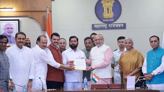 mumbai, Devendra Fadnavis ,staked claim  