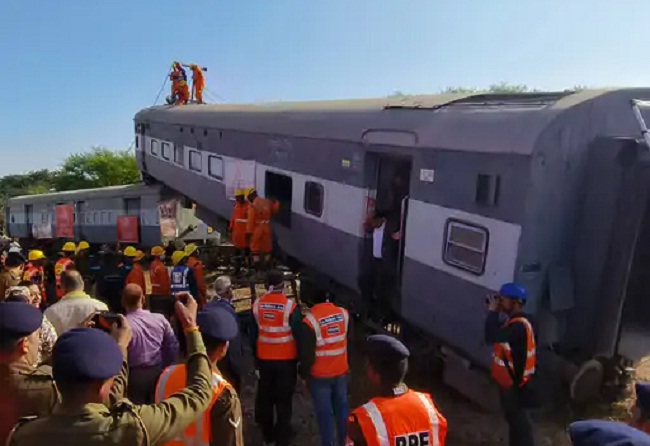 bhopal, Passenger train collided,accident situation