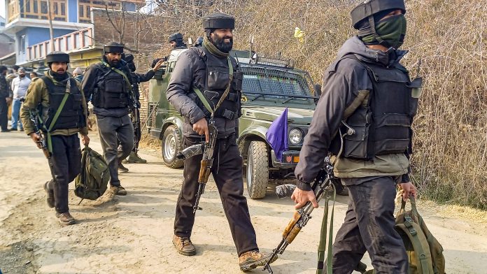 kulgam, Five terrorists, top Hizbul Mujahideen  