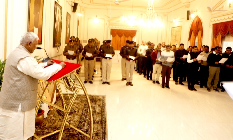 bhopal, Governor Patel ,administered oath  
