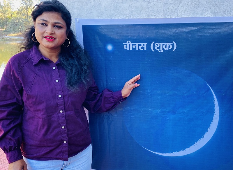 bhopal, Shining Venus , Crescent Moon  