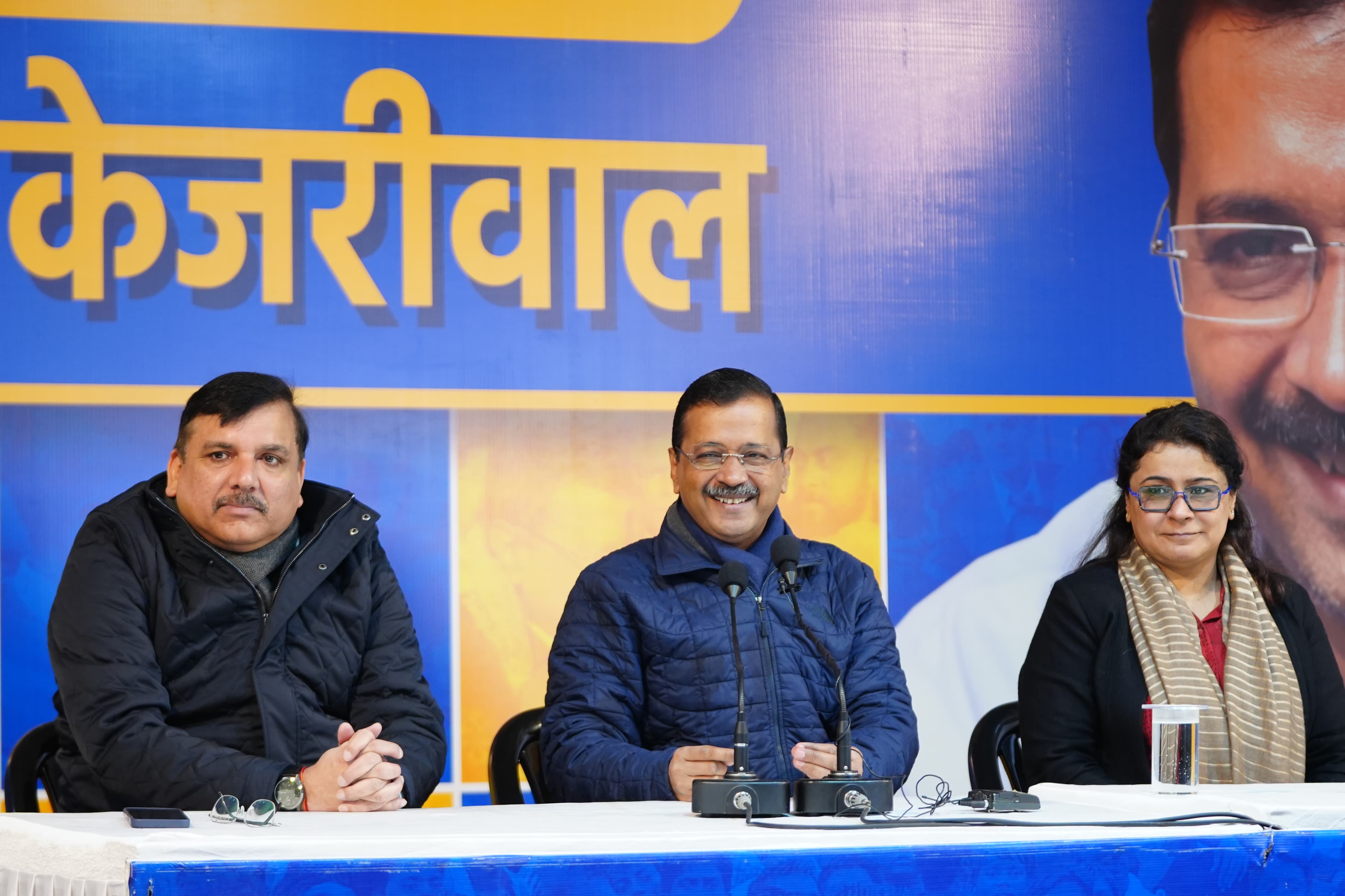 new delhi, Kejriwal promises ,students free bus  