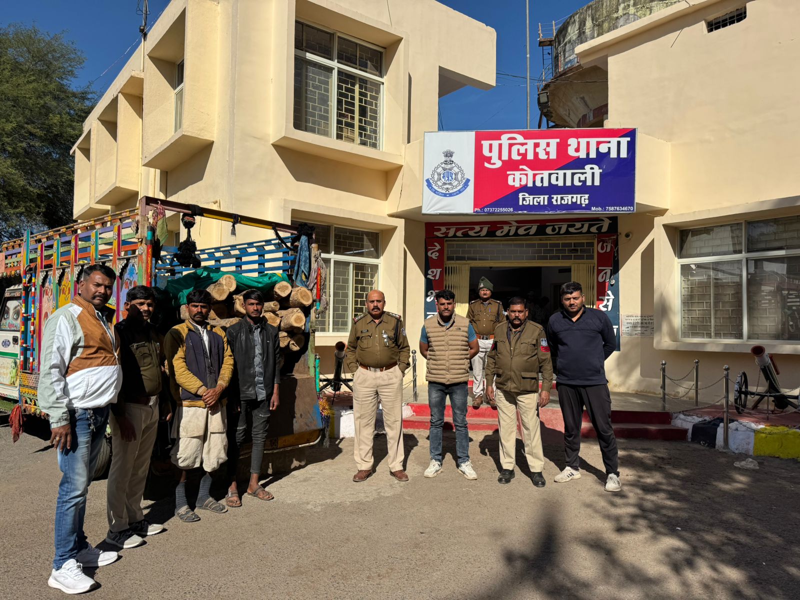 rajgarh, Teak logs, pickup vehicle