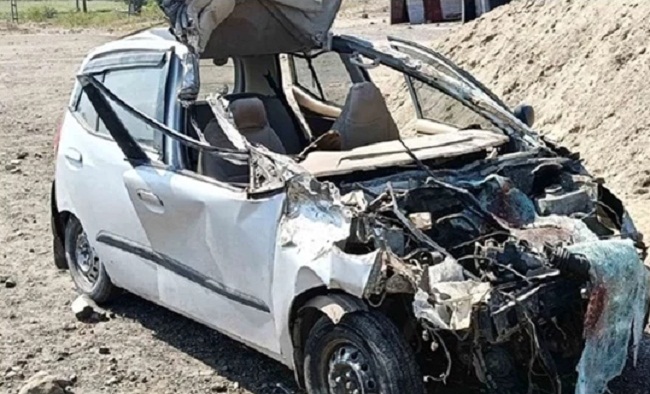 ratlam, Uncontrolled car , husband died