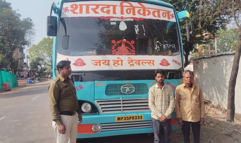 damoh, Two sisters jumped, three accused arrested