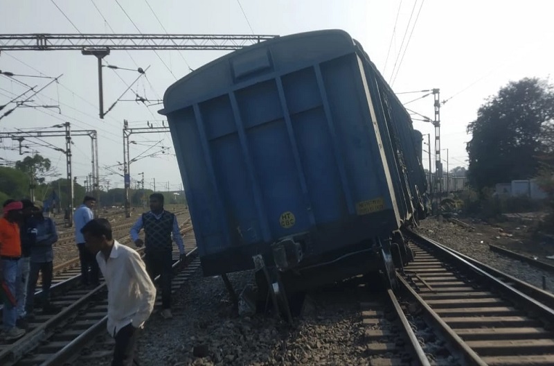 katni, Three coaches, goods train derailed 
