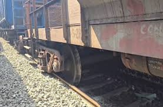 anuppur, Four carriages , goods train derailed