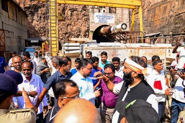 hydrabad, Army and NDRF,trapped in the tunnel