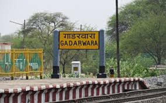 narsihpur,   young man climbed,Gadarwara station