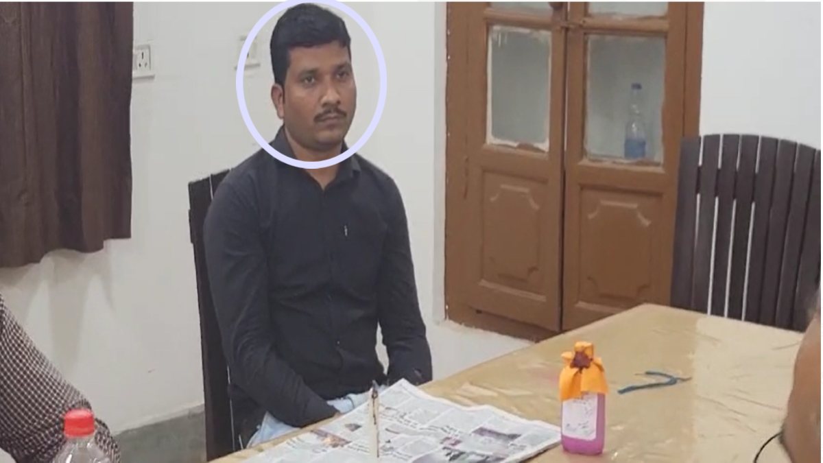 alirajpur, Babu of social justice ,arrested red handed  