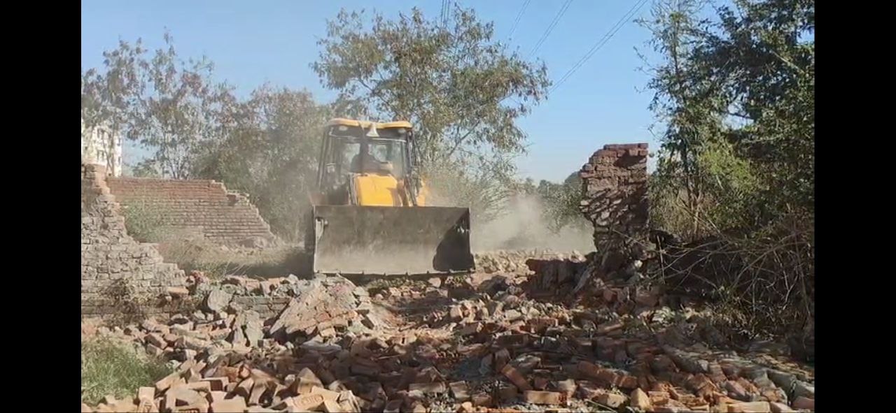 damoh, Administration