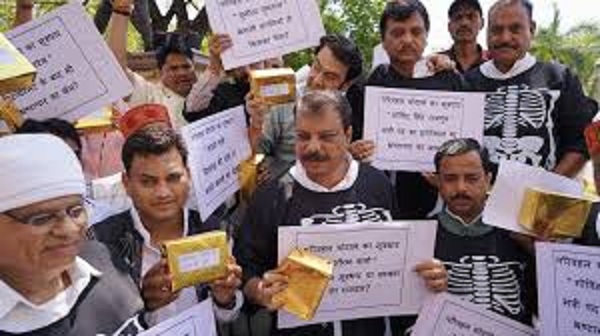 bhopal,Congress MLAs arrived , black clothes 