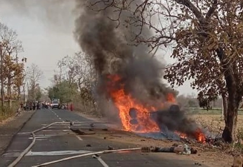 dewas, Bike and car , fire after collision