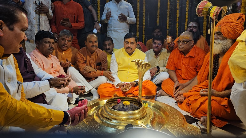 bhopal, Chief Minister ,offered prayers  