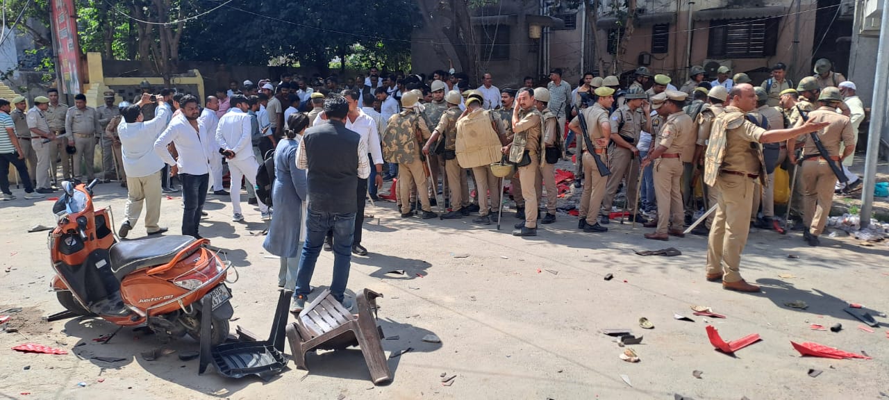 agra, Karni Sena, attacked the residence  